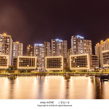 Lotte Castle Marina Aparthotel Yeosu Bagian luar foto