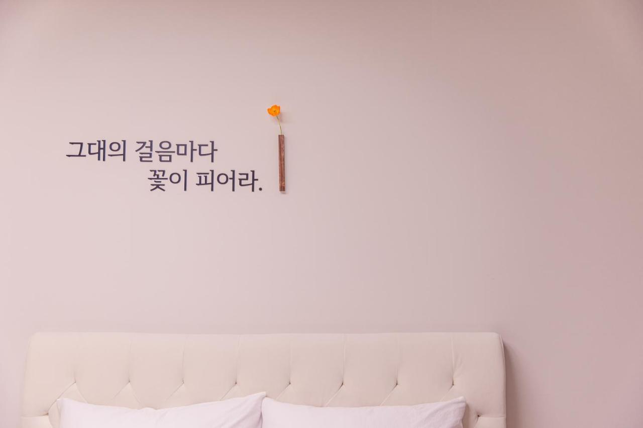Lotte Castle Marina Aparthotel Yeosu Bagian luar foto