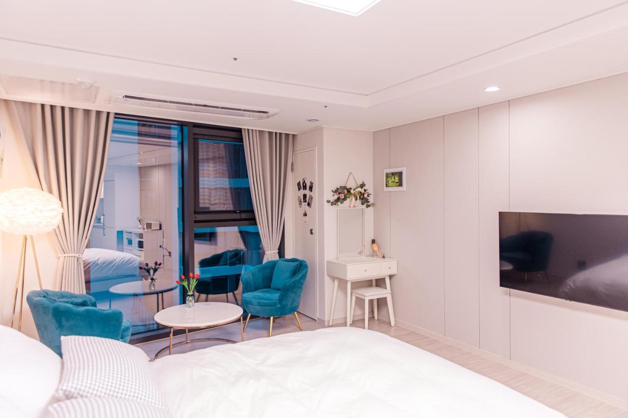 Lotte Castle Marina Aparthotel Yeosu Bagian luar foto