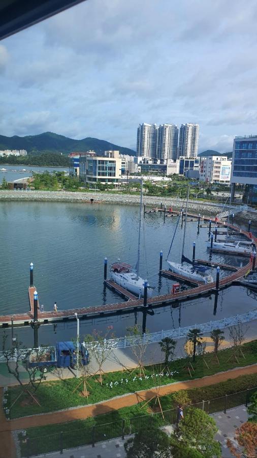 Lotte Castle Marina Aparthotel Yeosu Bagian luar foto
