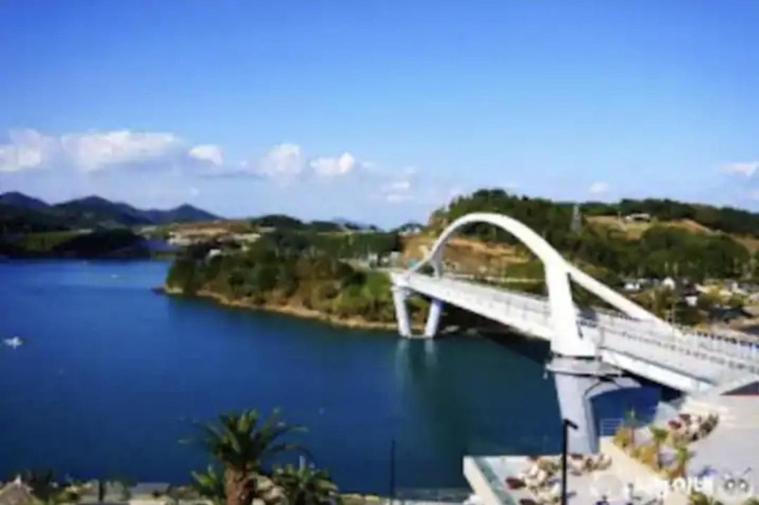 Lotte Castle Marina Aparthotel Yeosu Bagian luar foto